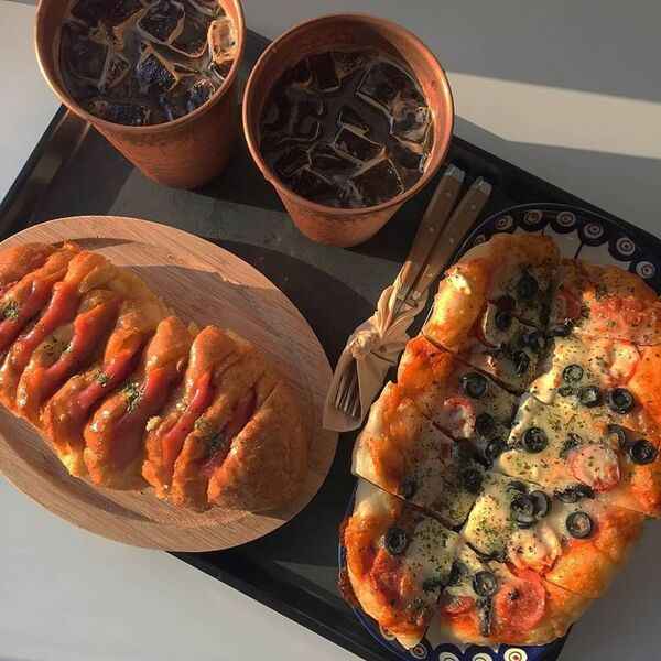 Taça com refeição colorida composta por legumes e cereais